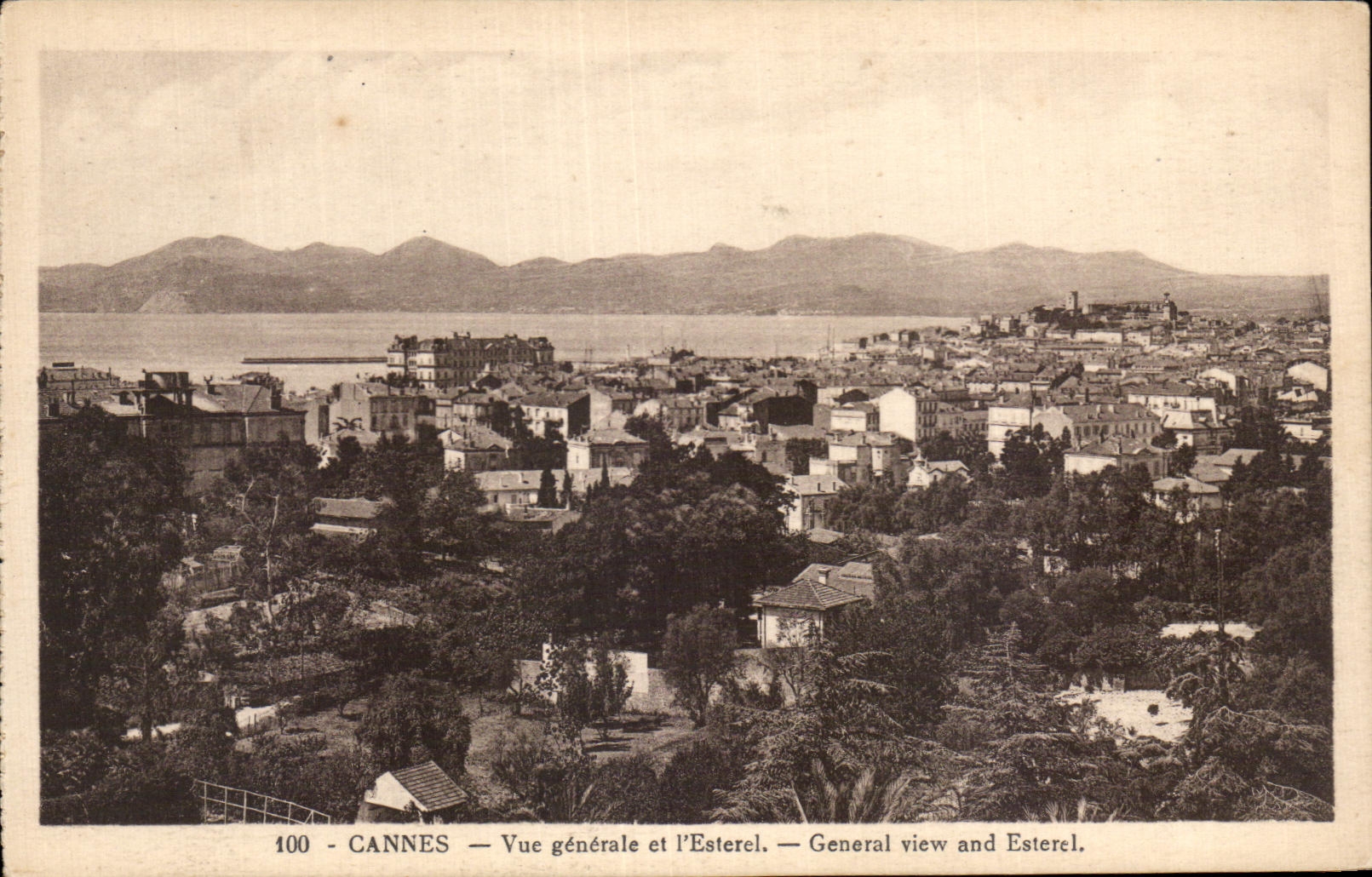 CPA Cannes Vue generale et l'Esterel General View and Esterel