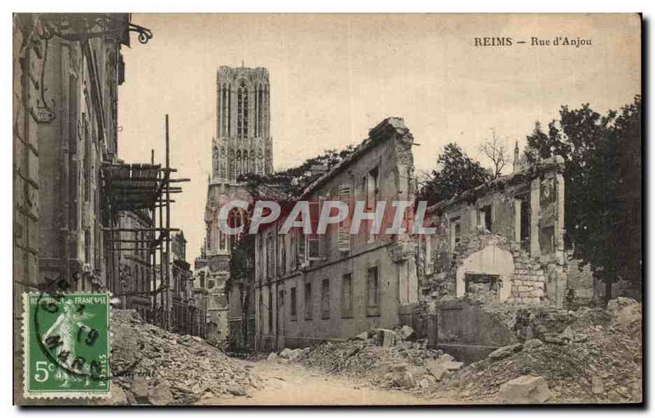 CPA Reims Rue d'Anjou Militaria