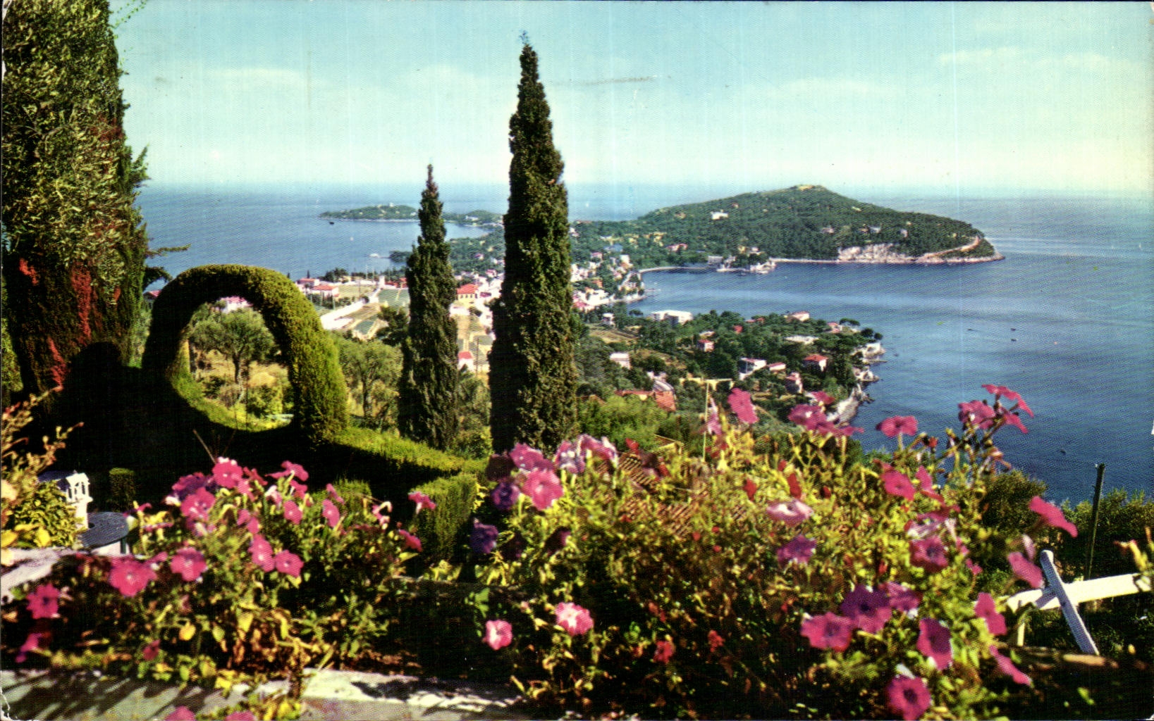 Le Cap Ferrat — vue panoramique — Les Éditions «MARIS»