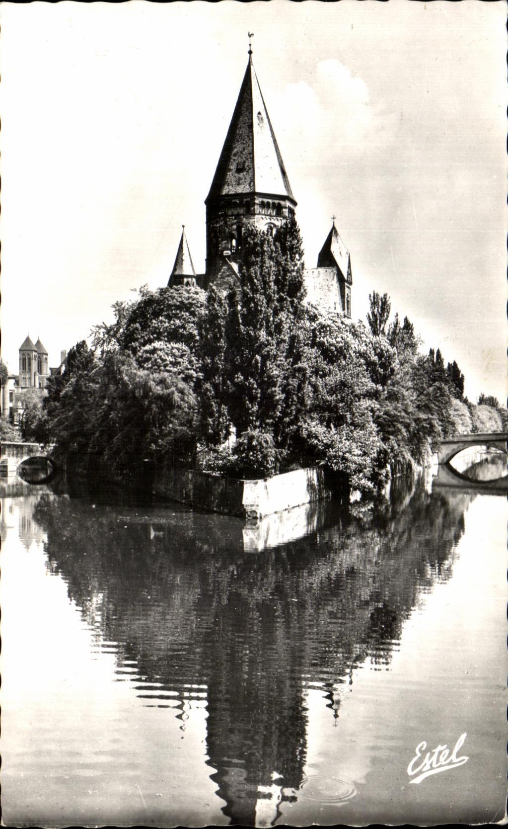 Temple Protestant de Metz — Monument romain dans le jardin d'Amour — Estel