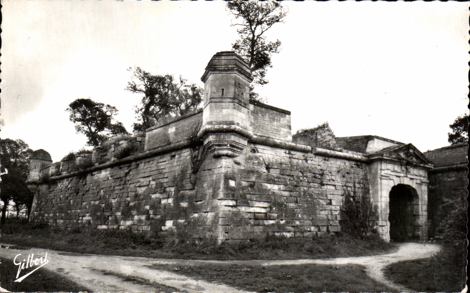 Brouage — Les Remparts XVIIe s. — La Porte Royale — Éditions A. Gilber