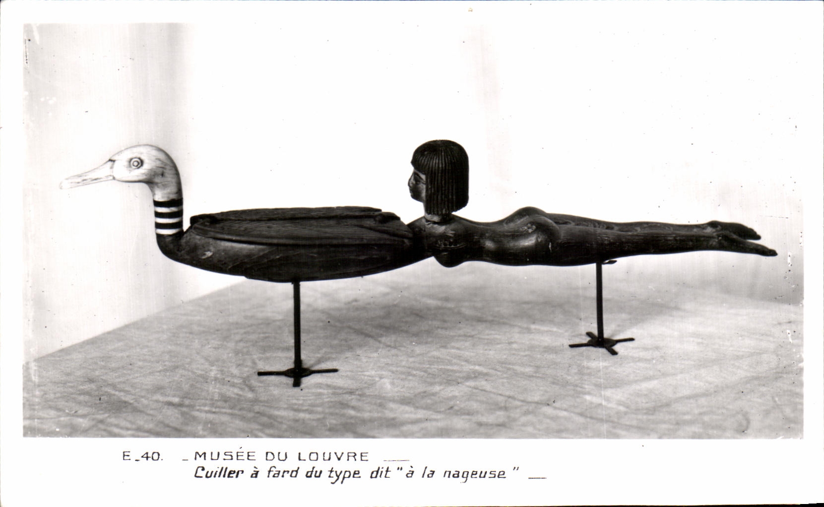 Cuiller à fard du type dit "à la nageuse" — Musée du Louvre — E.40