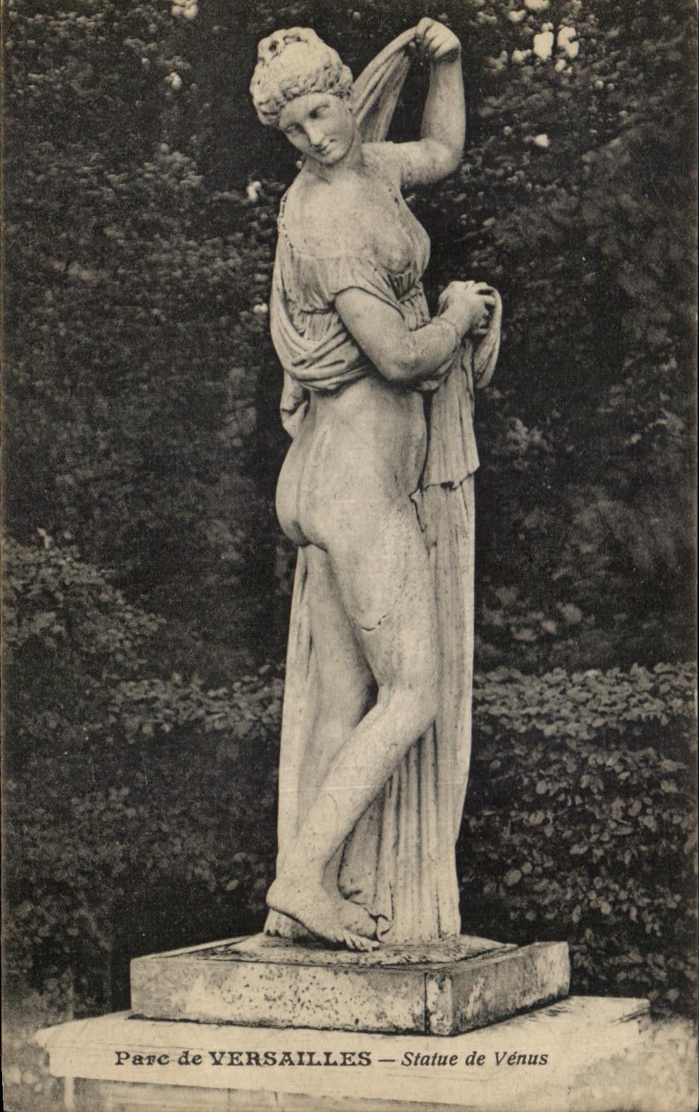 CPA Parc de Versailles Statue de Venus