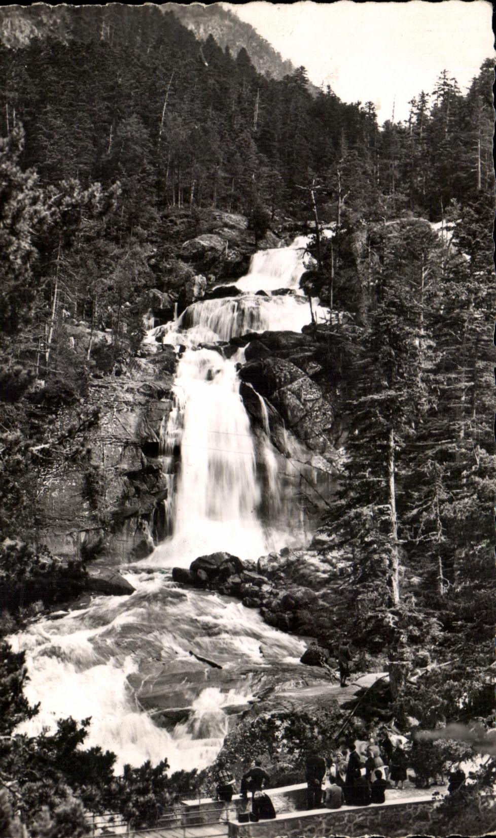 Les Environs de CAUTERETS (Hautes-Pyrénées) — La Cascade du Pont d'Espagne (alt. 1497 m.) — Éditions R.A. Nice, n° 3396