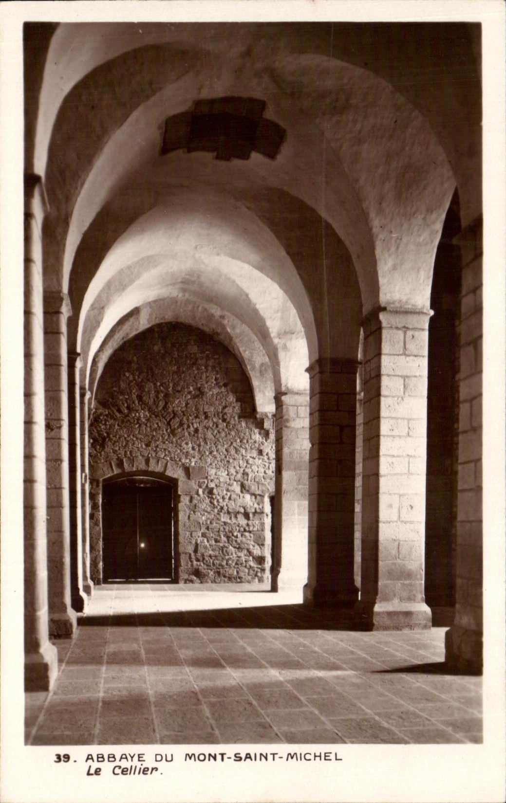 Abbaye du Mont-Saint-Michel — Le Cellier — Édition des Monuments Historiques, Paris