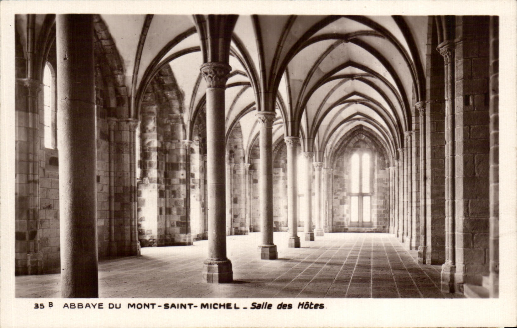 CPA Paris Abbaye Du Mont Saint Michel Salle des Hotes