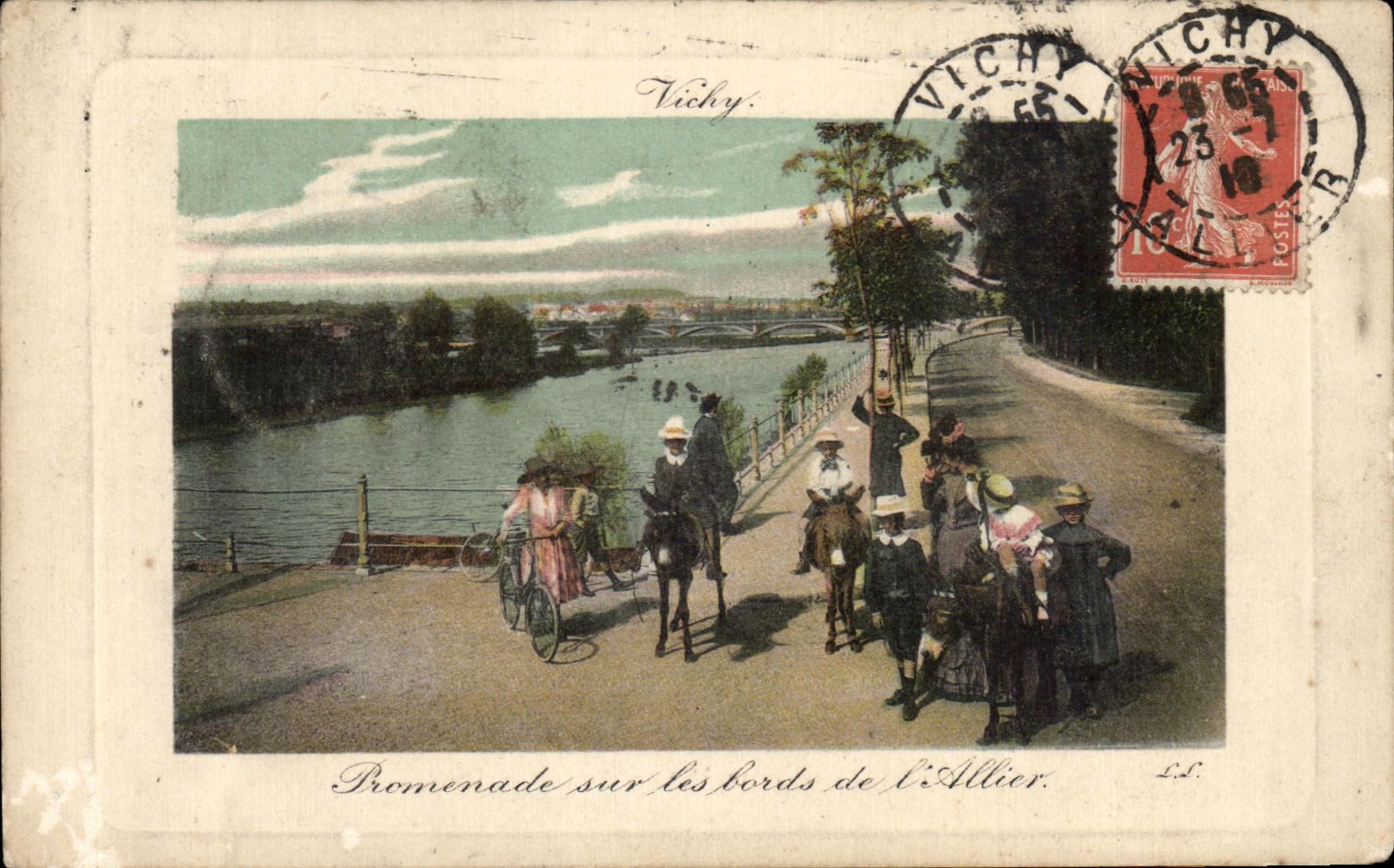 CPA Vichy Premenade sur les bords de l'Allier Ane Donkey 