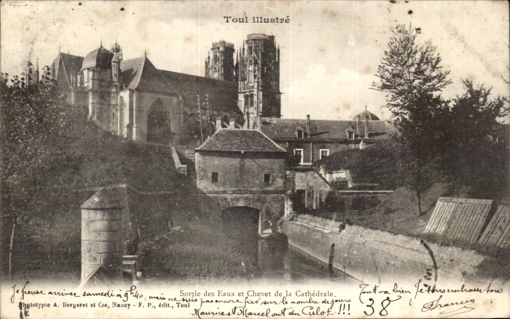 CPA Toul Illustre Sorjie des Eaux et Chevet de la Cathedrale