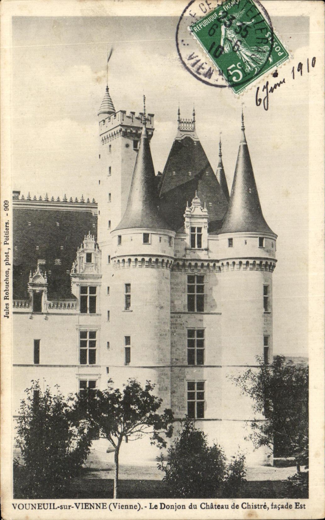 CPA Vouneuil Sur Vienne (Vienne) Le Donjon du Chateau de Chistre facade Est