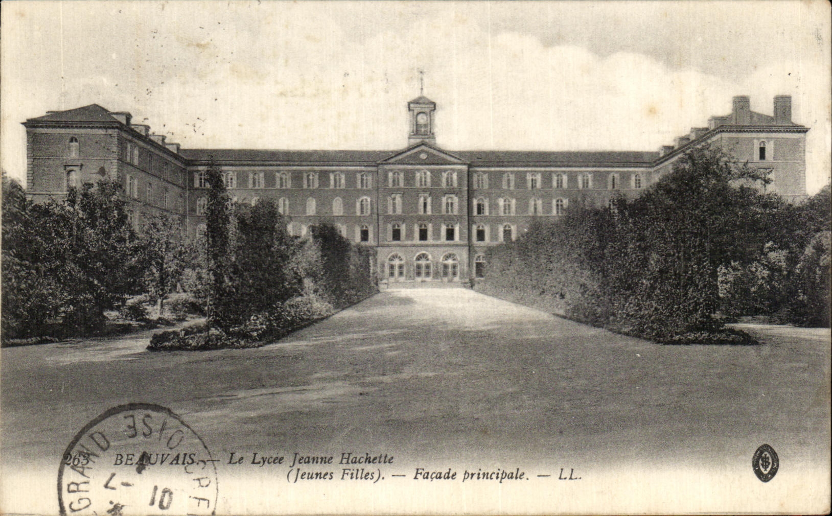 Beauvais — Le Lycée Jeanne Hachette — Façade principale — LL.