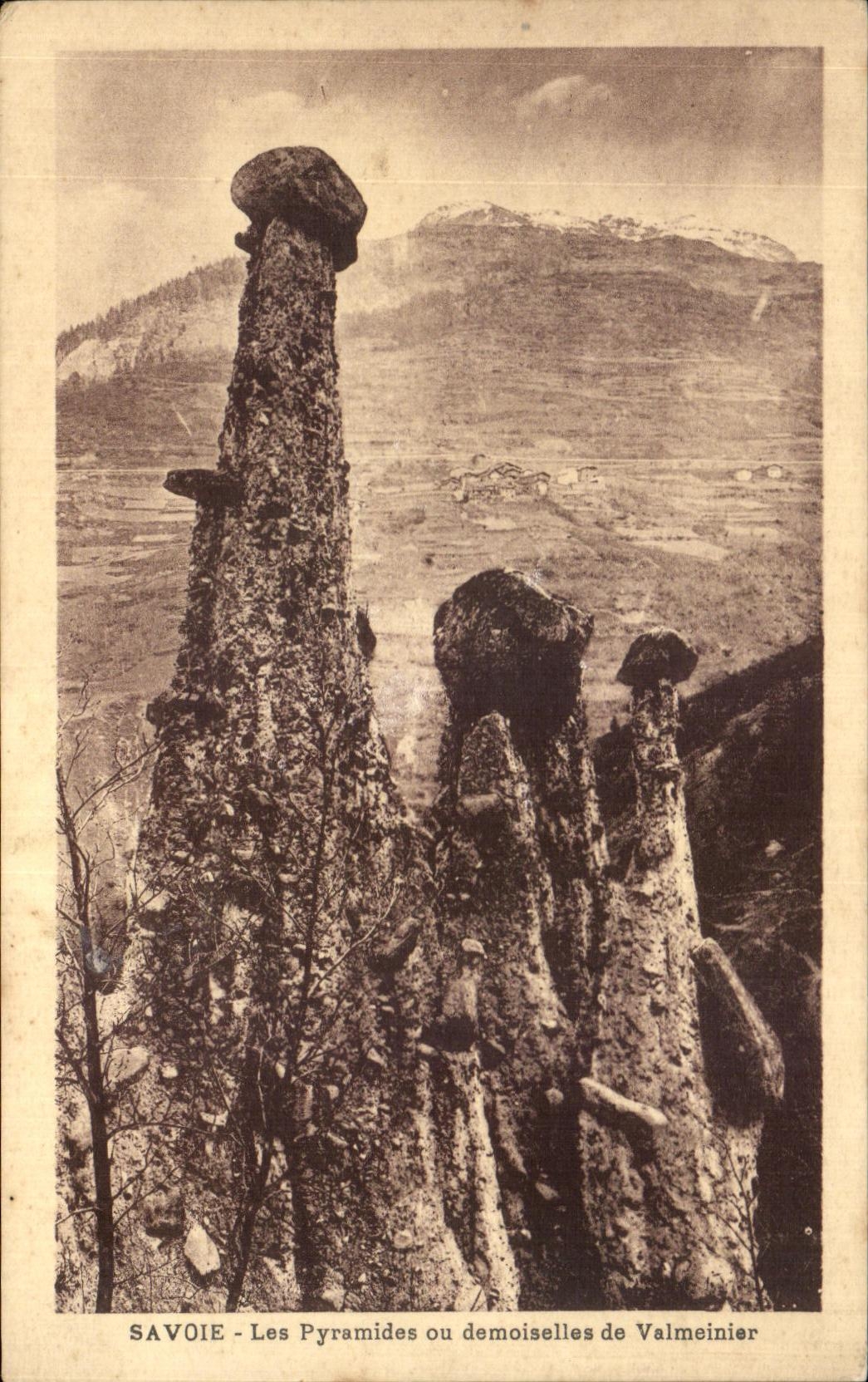 CPA Savoie Les Pyramides ou demoiselles de Valmeinier