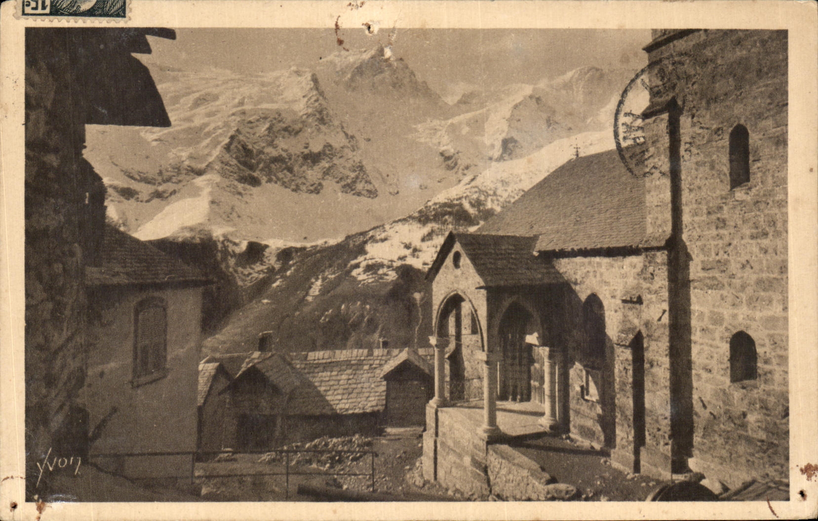 CPA Les Alpes La Meije vue des Terrasse au premier plan la vieille eglise romane du village