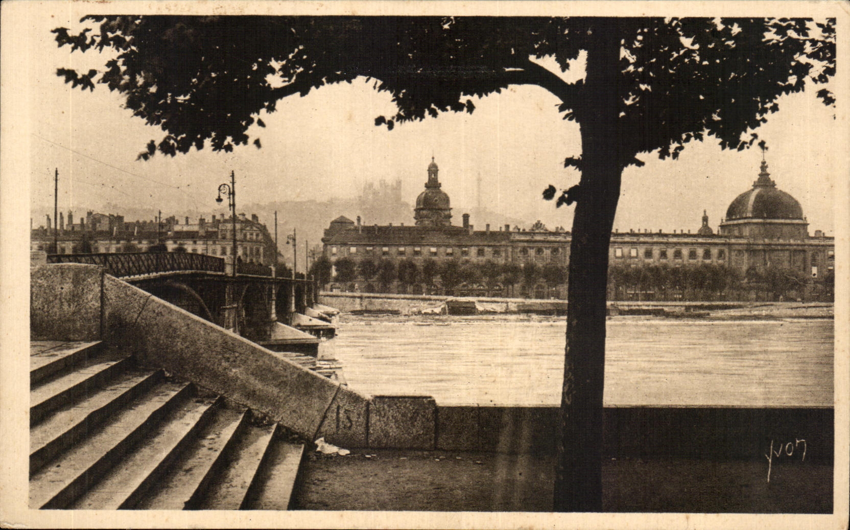 CPA Lyon (Rhone) Pont de la Guillotiere et Hotel Dieu Yvon 