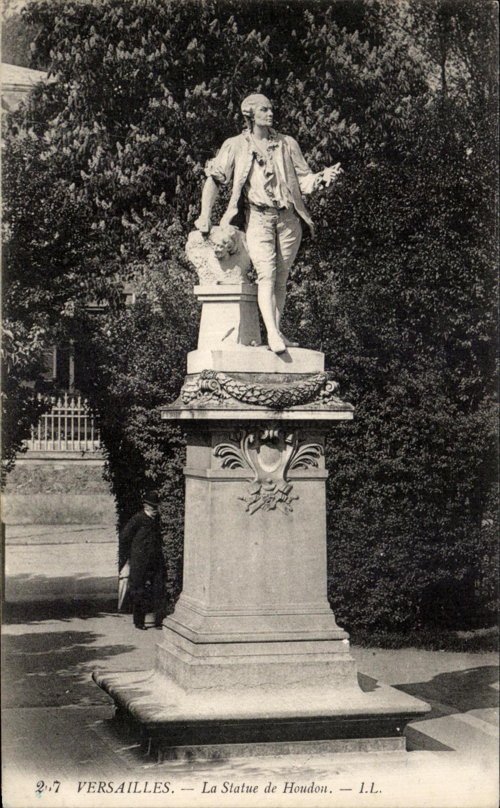 CPA Versailles la statue de Houdon