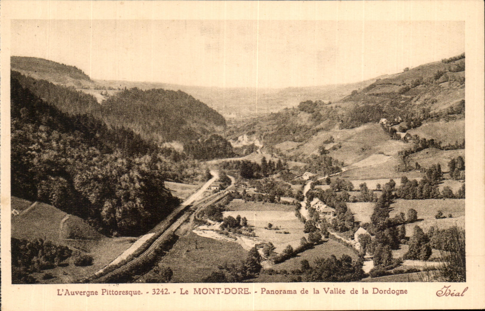 CPA L'Auvergne pittoresque le mont dore panorama de la dordogne
