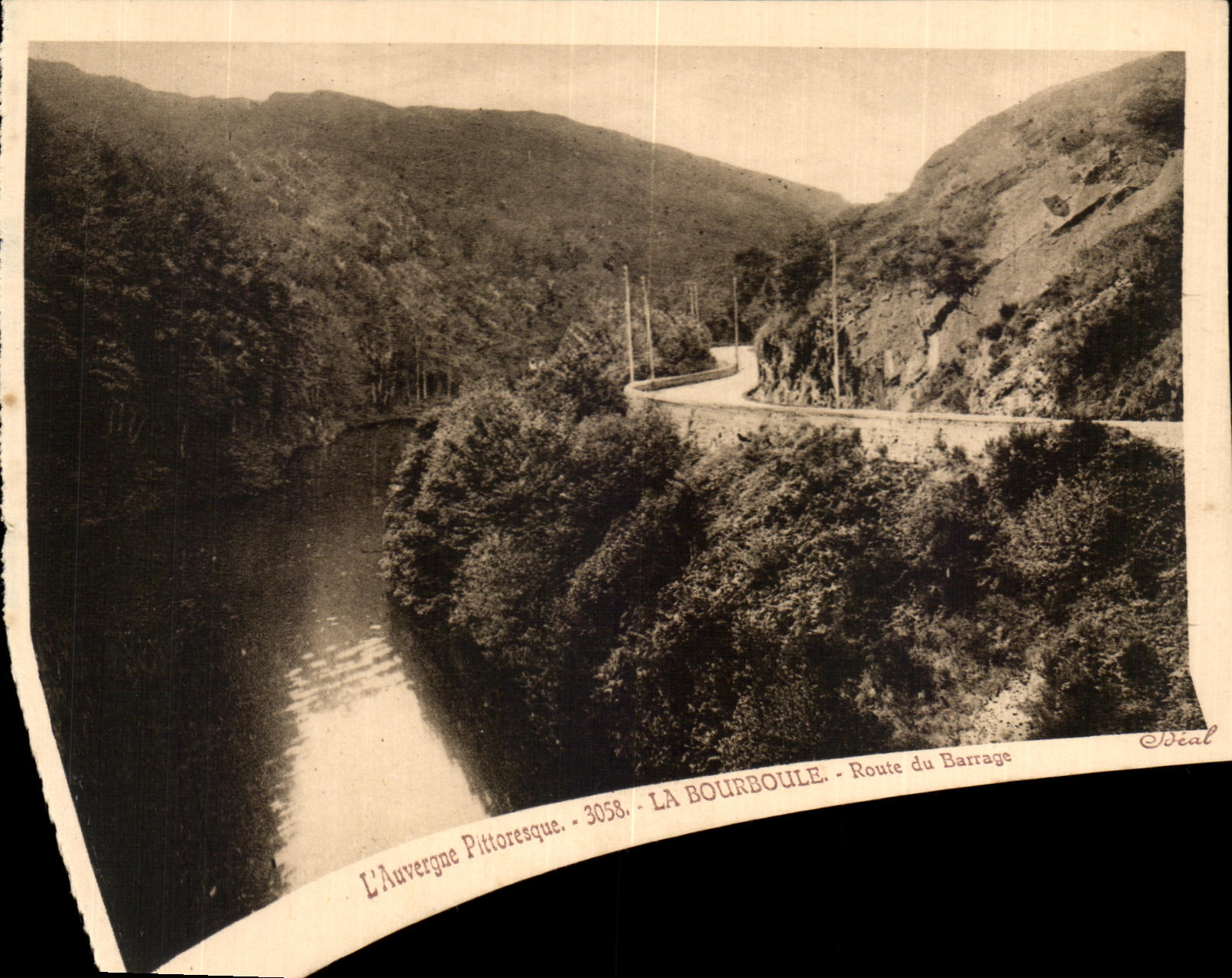 L'Auvergne Pittoresque — La Bourboule — Route du Barrage — n°3058 — Éditeur Idéal