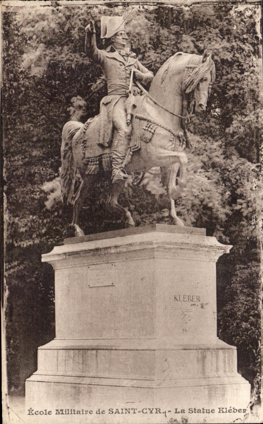 CPA Ecole milltaire de Saint cyr La statue kleber