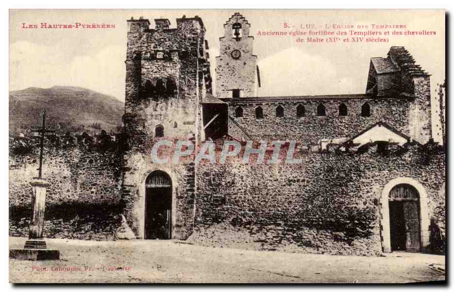 CPA Luz L'eglise des templiers Ancienne eglise fortifiee