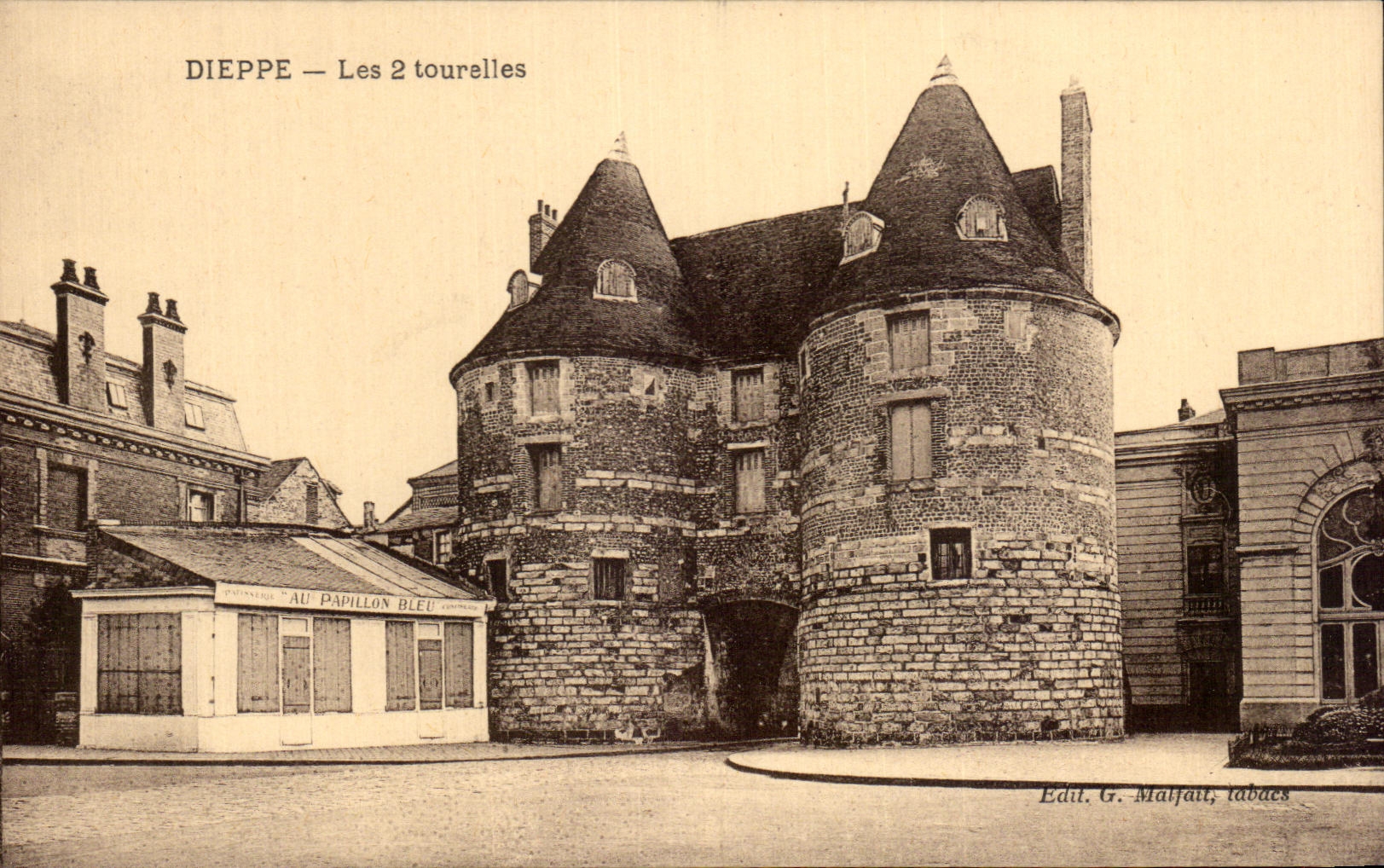 CPA Dieppe Les tourelles Au pavillon bleu 