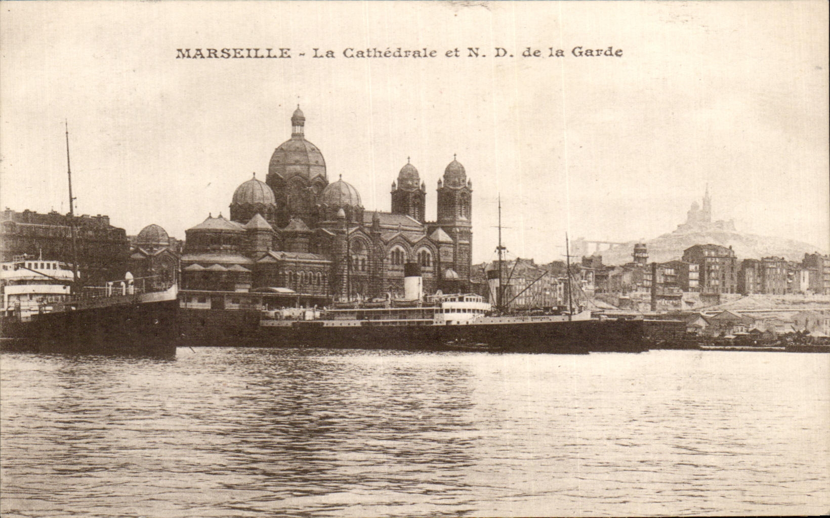 CPA Marseille La Cathedale et de la Garde Bateau