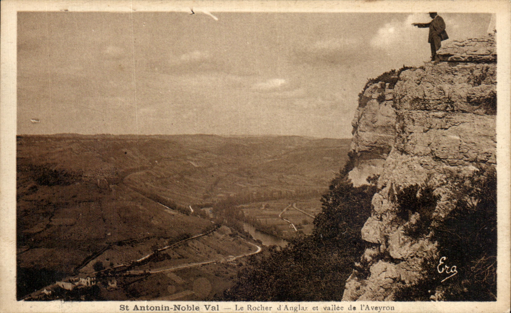 St Antonin-Noble Val — Le Rocher d'Anglar et vallée de l'Aveyron — Éditeur ERA