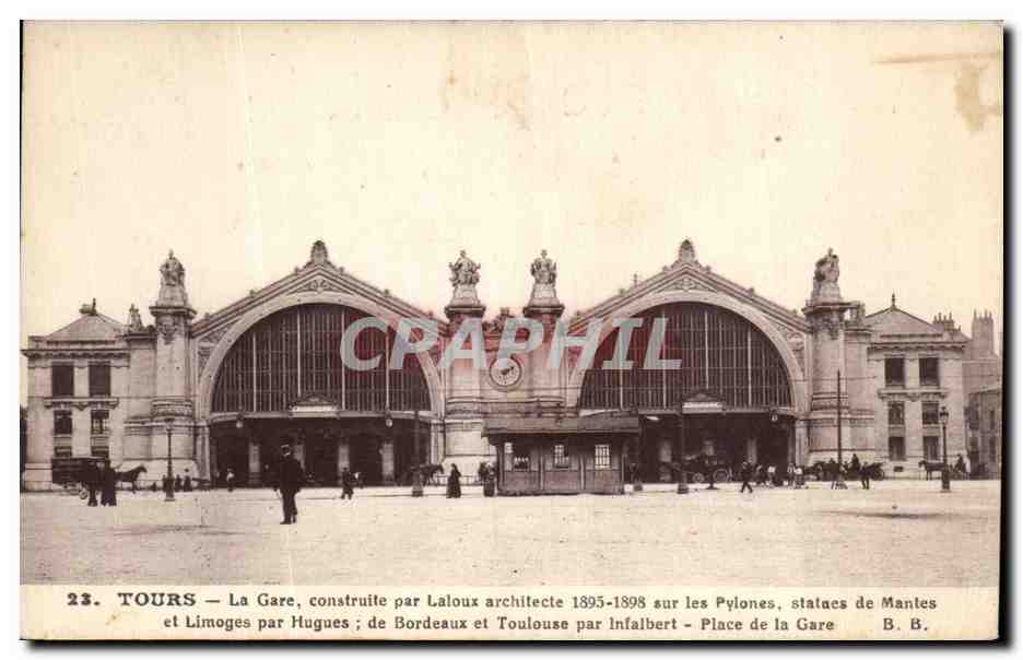 CPA Tours La Gare construite par Laloux architecte sur les Pylones statues de Mantes et Limoges par Hugues