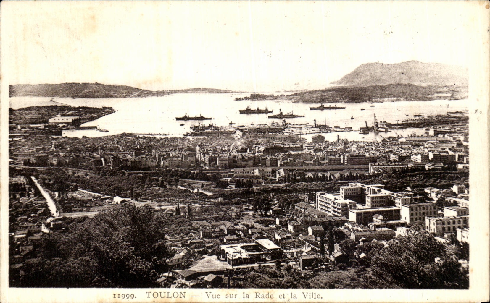 Toulon — Vue sur la Rade et la Ville — Les Belles Éditions Françaises, Nice