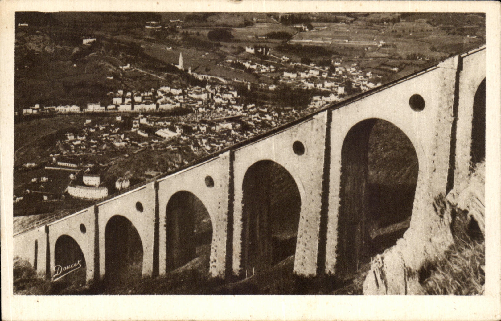 CPA Lourdes Viaduc du Funiculaire du Pic du Jer et la Ville