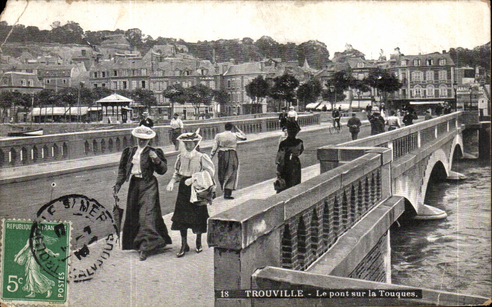 CPA Trouville Le pont sur la Touques