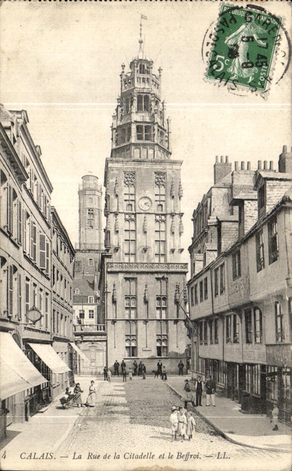 Calais — La Rue de la Citadelle et le Belfroi — LL.
