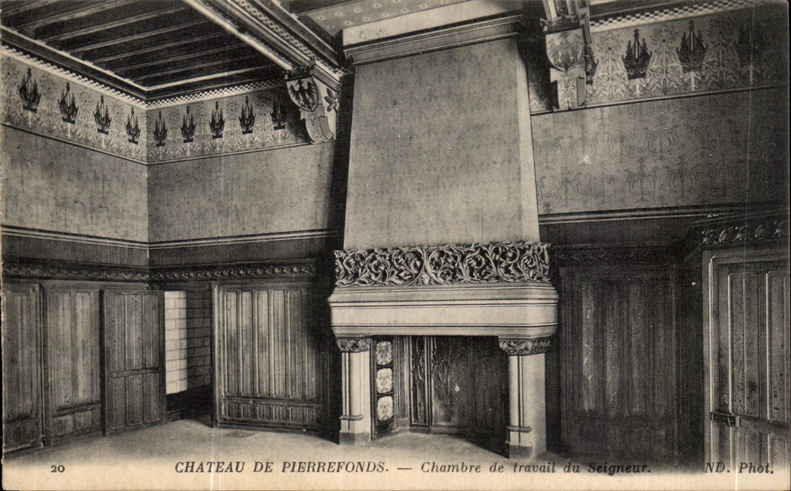 Château de Pierrefonds — Chambre de travail du Seigneur — ND. Phot.