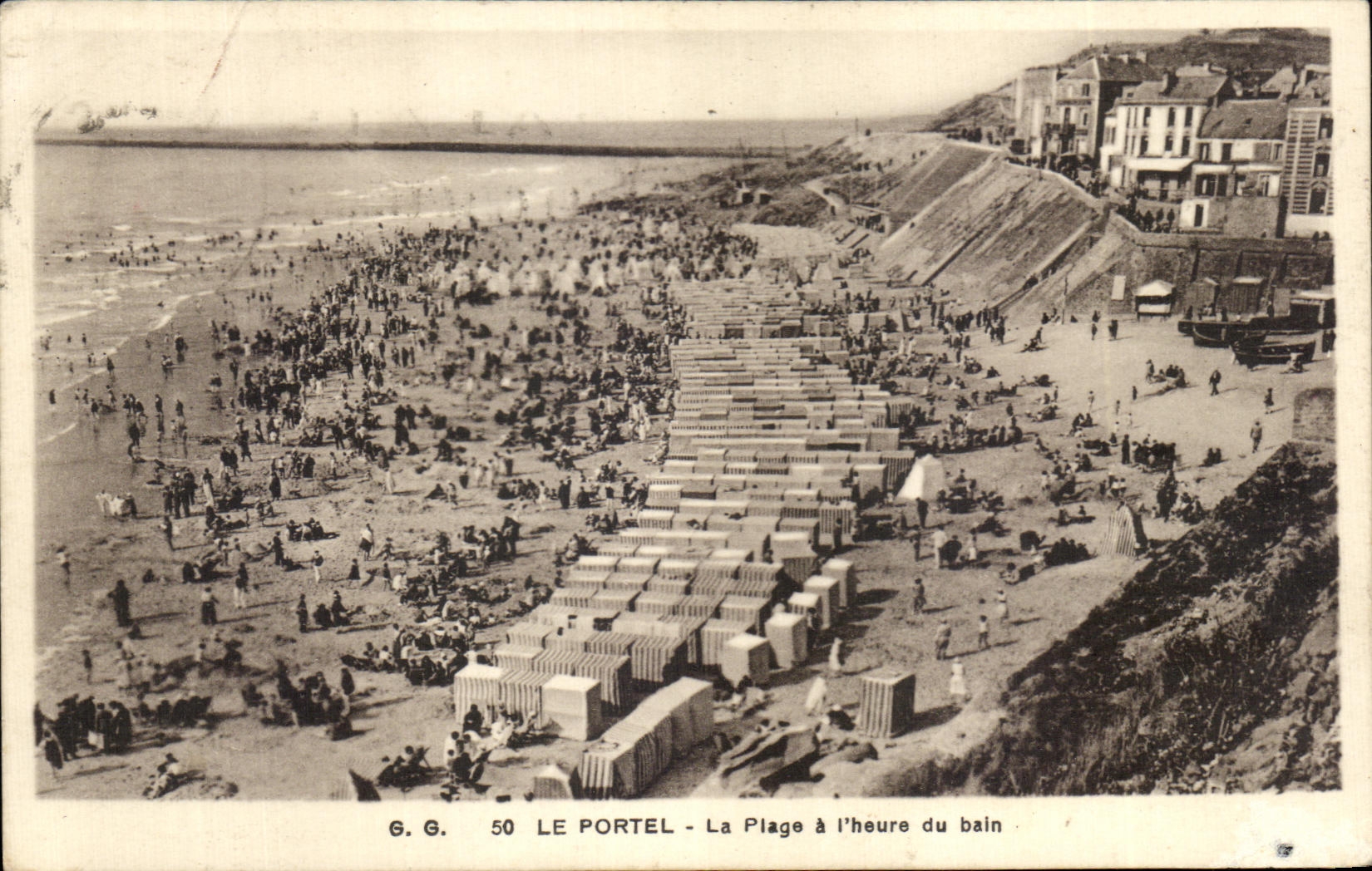 CPA Le Portel La Plage a l'Heure du Bain