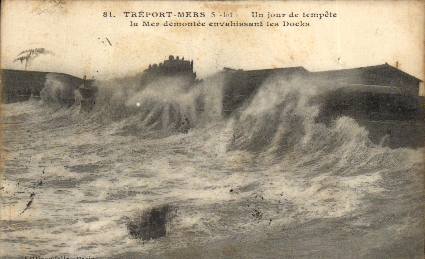 CPA Treport Mers Un Jour de tempete la Mer demontee