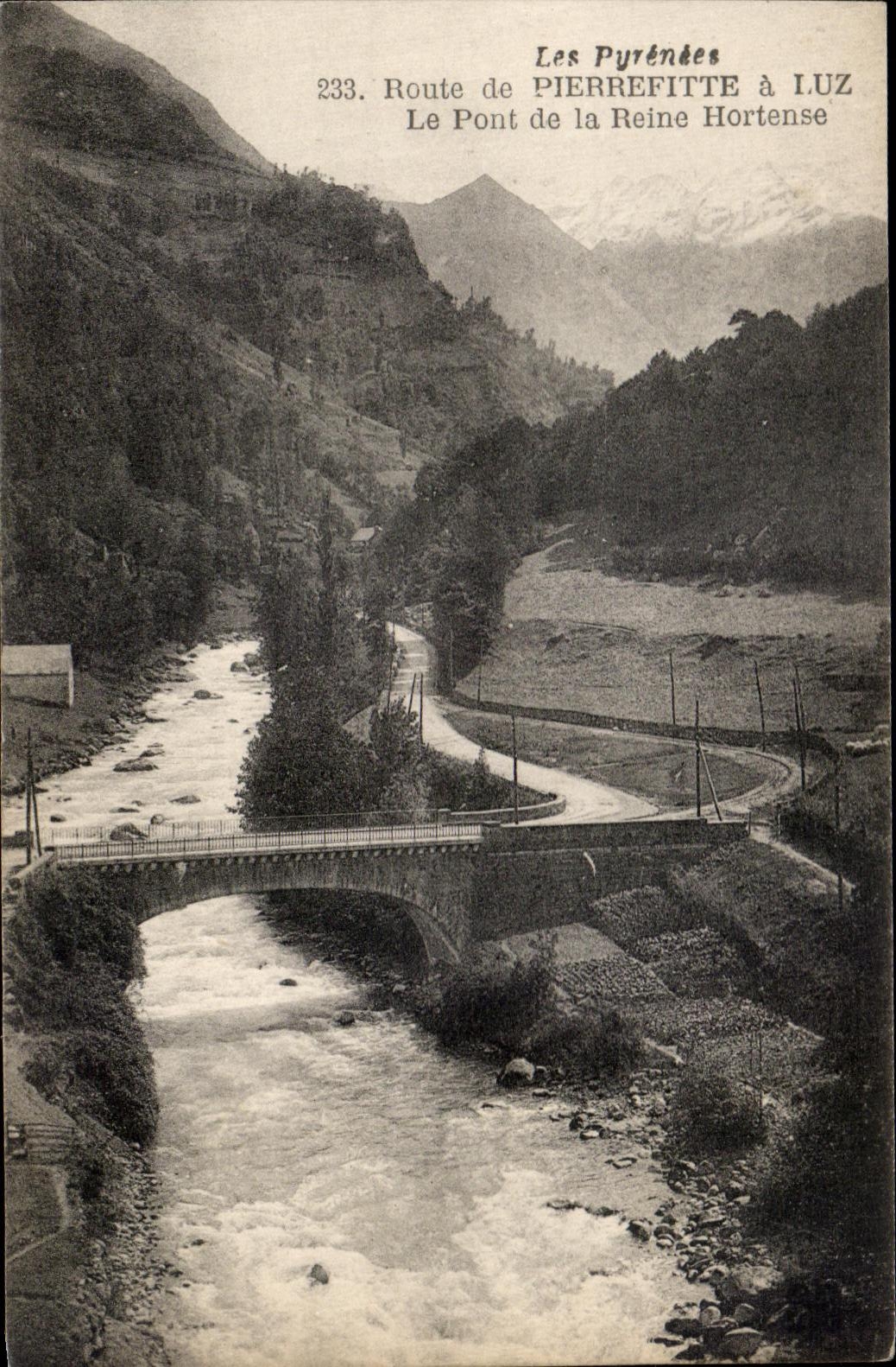 CPA Les pyrenees Route de Pierrefitte a Luz Le Pont de la Reine Hortense