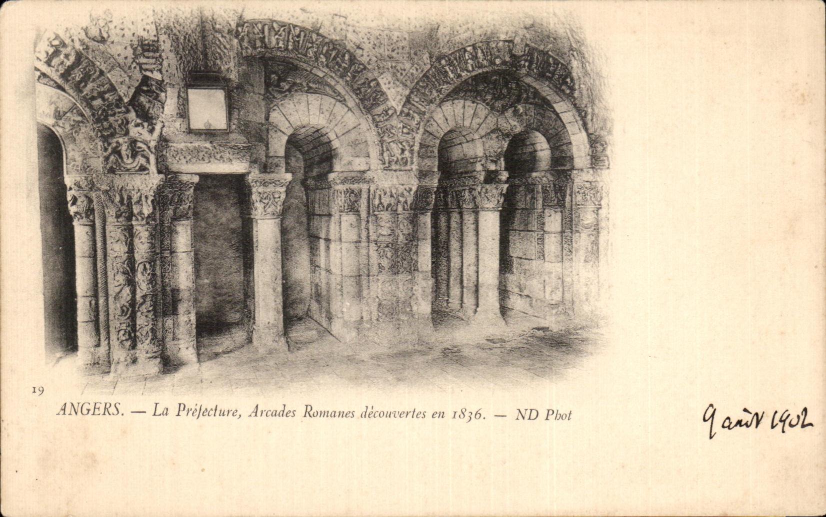 CPA Angers La Prefecture Arcades Romanes decouvertes en 1836