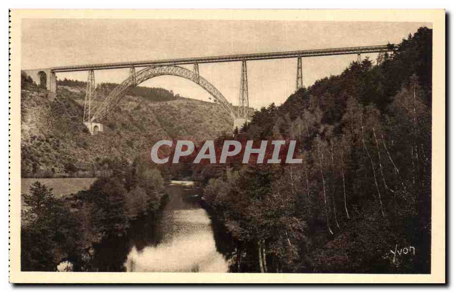 CPA La Douce France Environs de Saint Flour La vallee de la Truyere et la viaduc du Garabit 