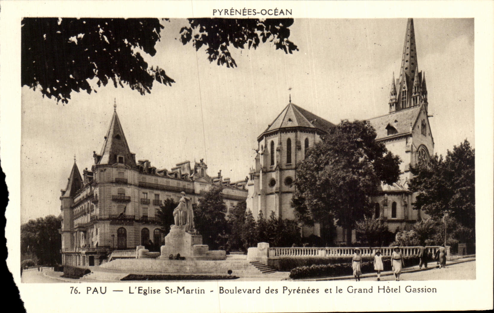 CPA Pyrenees ocean pau l'eglise st martin boulevard des pyrenees et le grand hotel gassion