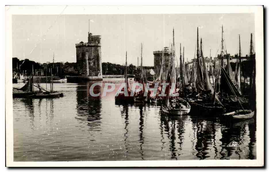 CPA La Rochelle Barques de Peche Bateaux 