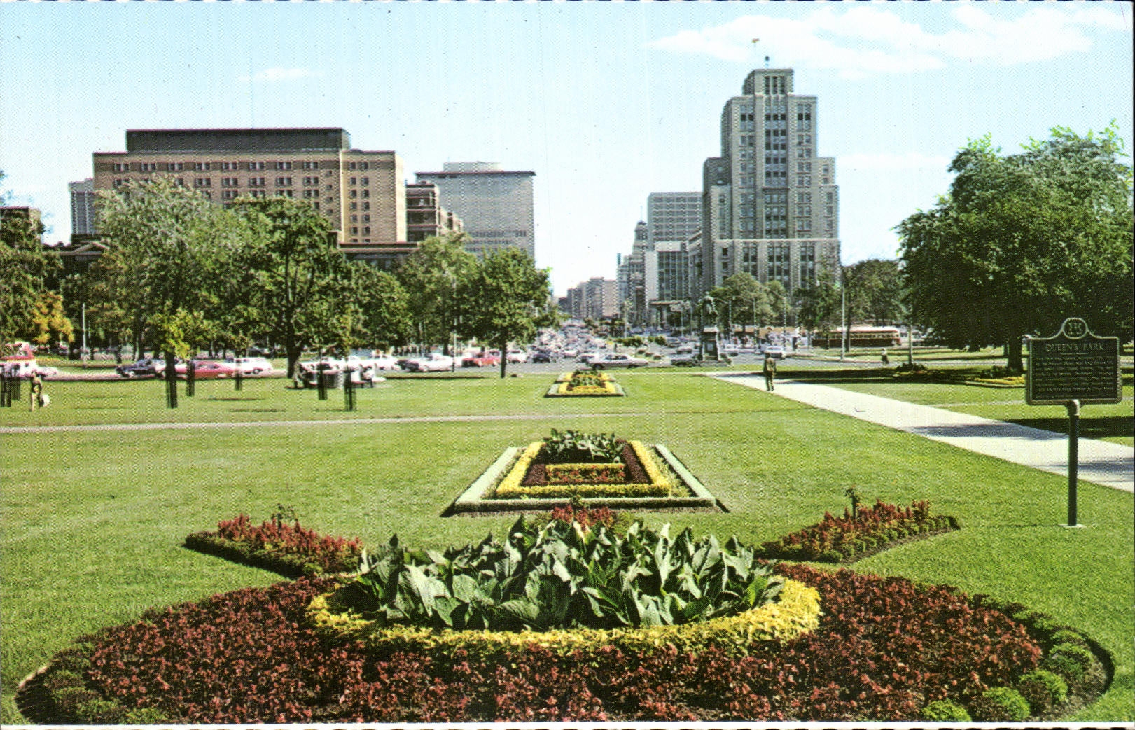 Toronto, Ontario — vue de University Avenue depuis Queens Park — éditeur Royal Specialty Sales
