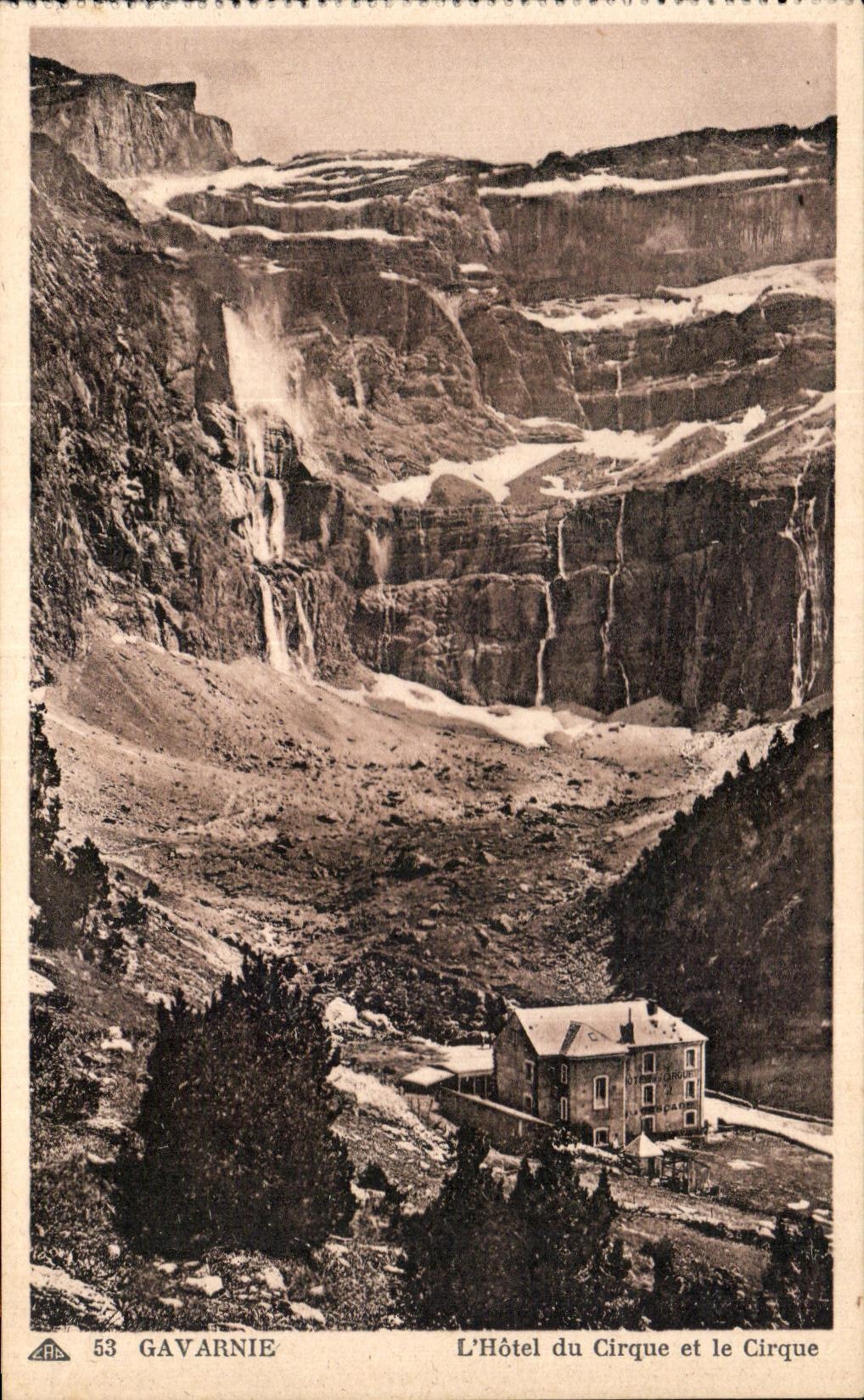 CPA Gavarnie L'Hotel du Cirque et le Cirque