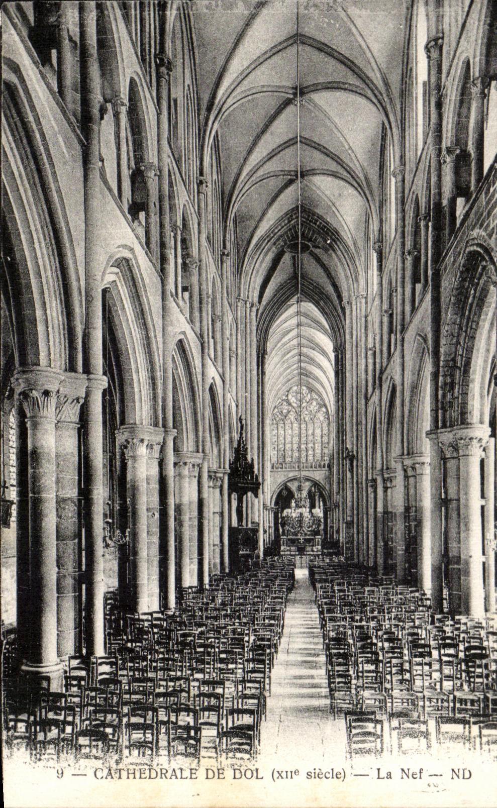 Cathédrale de Dol — La Nef — ND