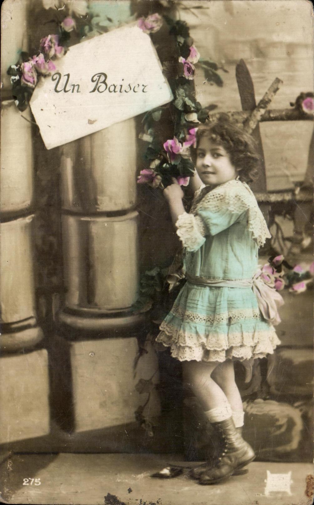 CPA Fantaisie Fleurs Enfant Un Baiser