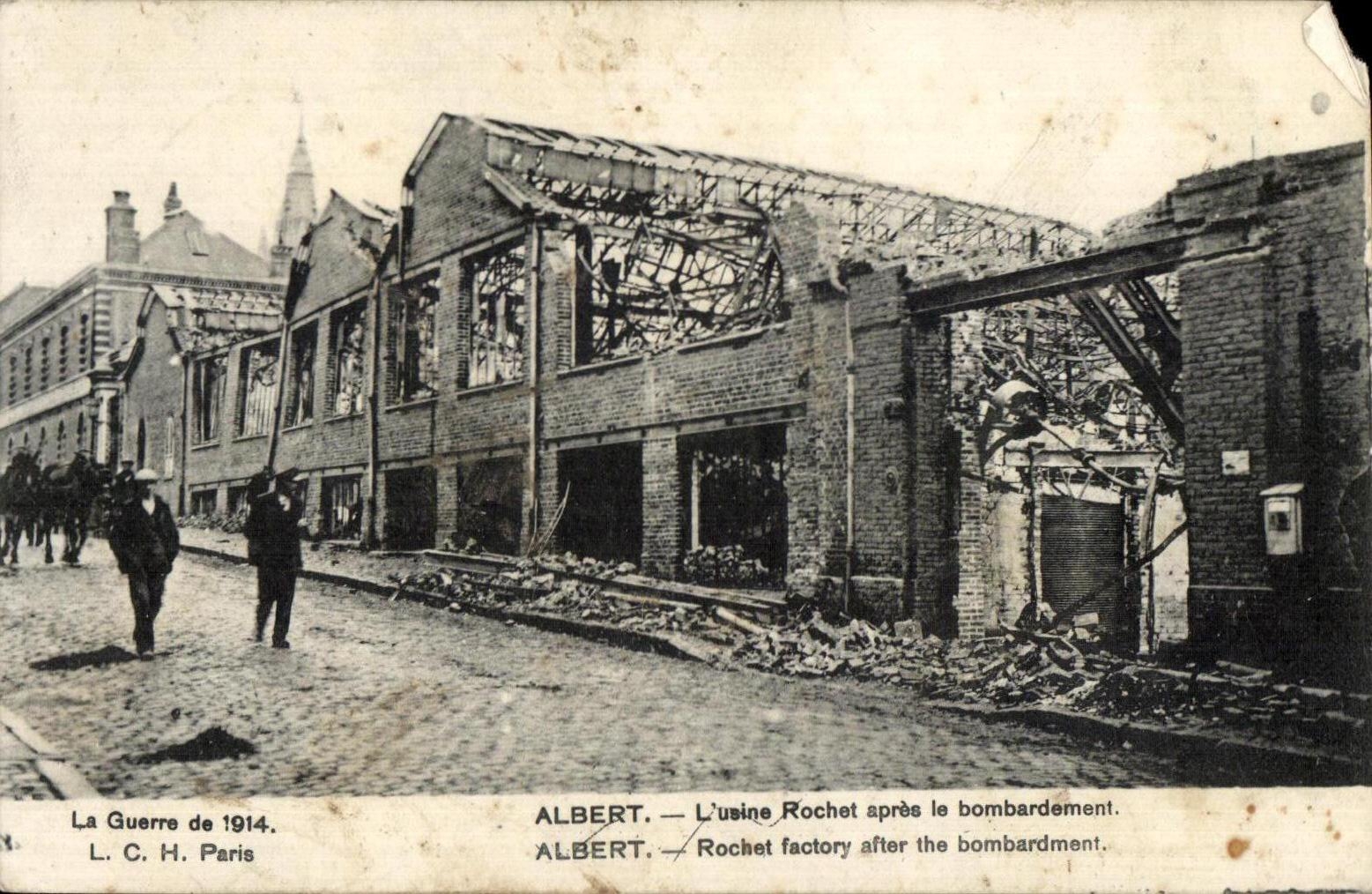 CPA La Guerre de Albert L'usine Rochet apres le bombardement Militaria 