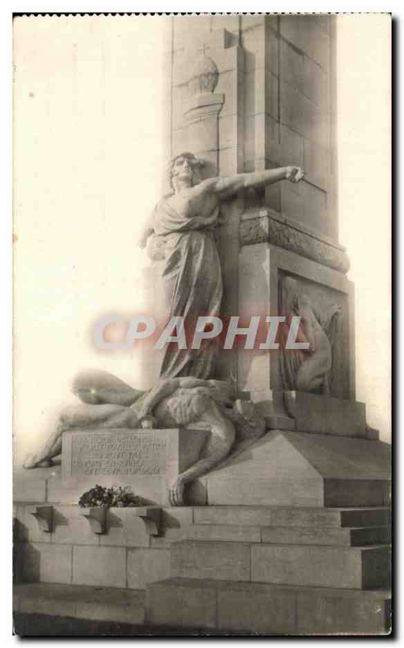 Monument aux Défenseurs — Groupe allégorique en pierre à la base du monument — Reproduction exclusive du Comité de l'Association des Défenseurs du Fort de Lencin