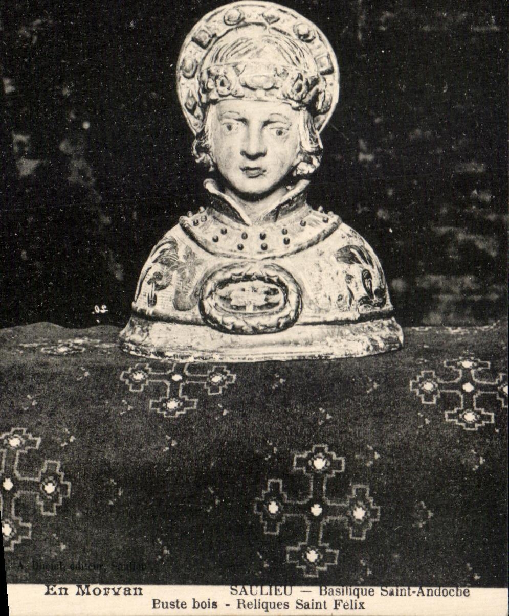 CPA En Morvan Saulieu Basilique Saint Andouche Buste bois Reliques Saint Felix