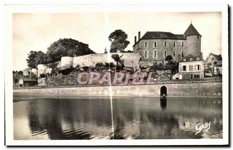 Le Quai Carnot et le Vieux Château — Mayenne — Éditions GABY