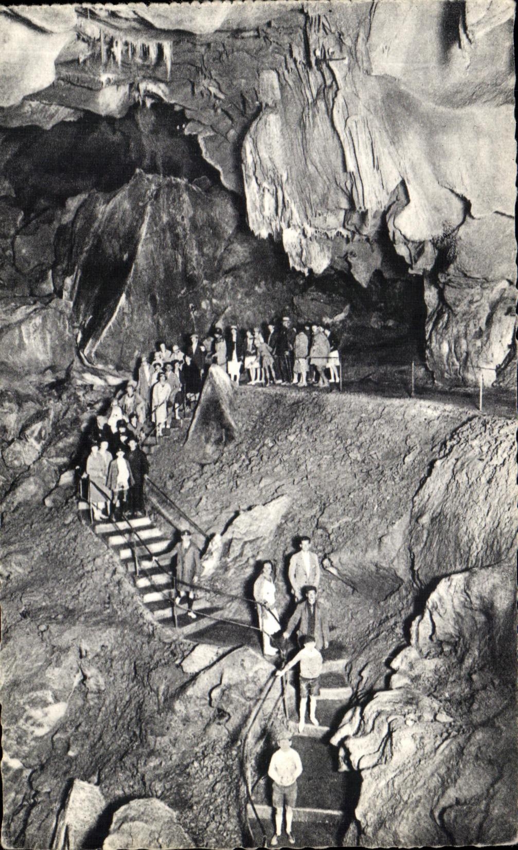 Les Grottes de Bétharram — La descente dans les Grottes inférieures — Collection des Grottes de Bétharram