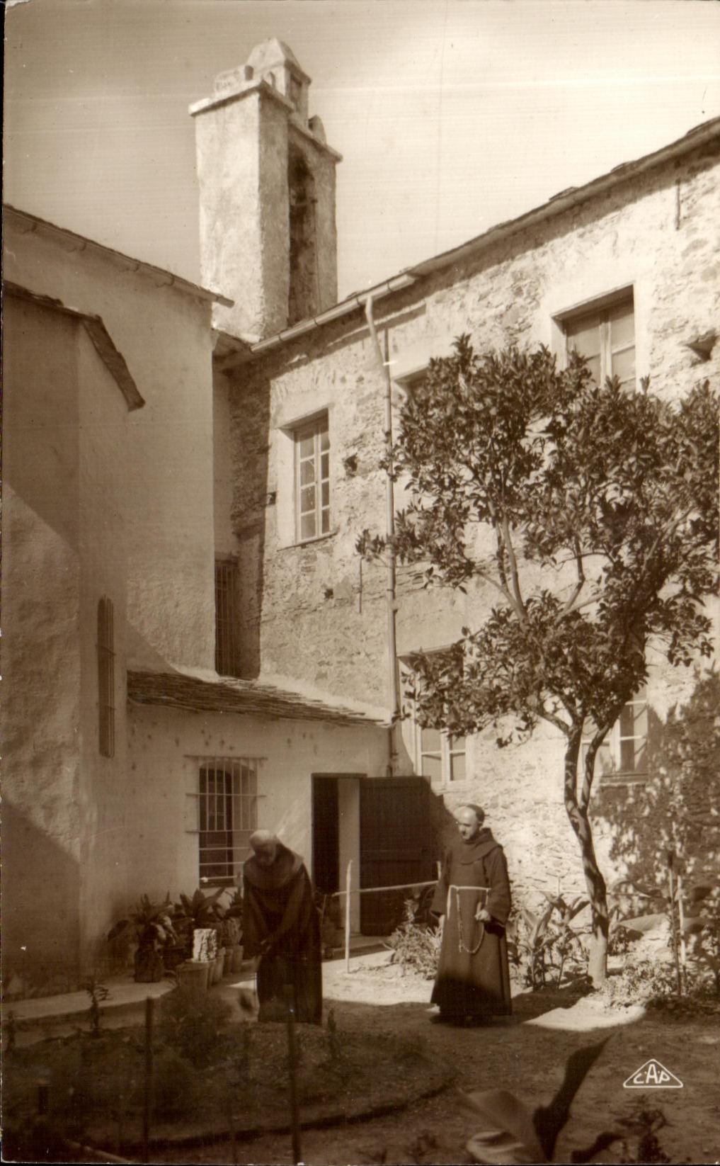 CPA Sanctuaire de Lavasina Environs de Bastia Le cloitre Moines travaillant Corse Corsica