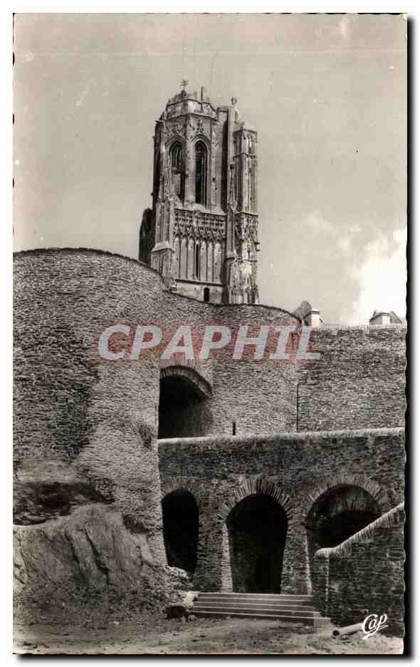 CPA Saint Lo Les Remparts et Notre Dame
