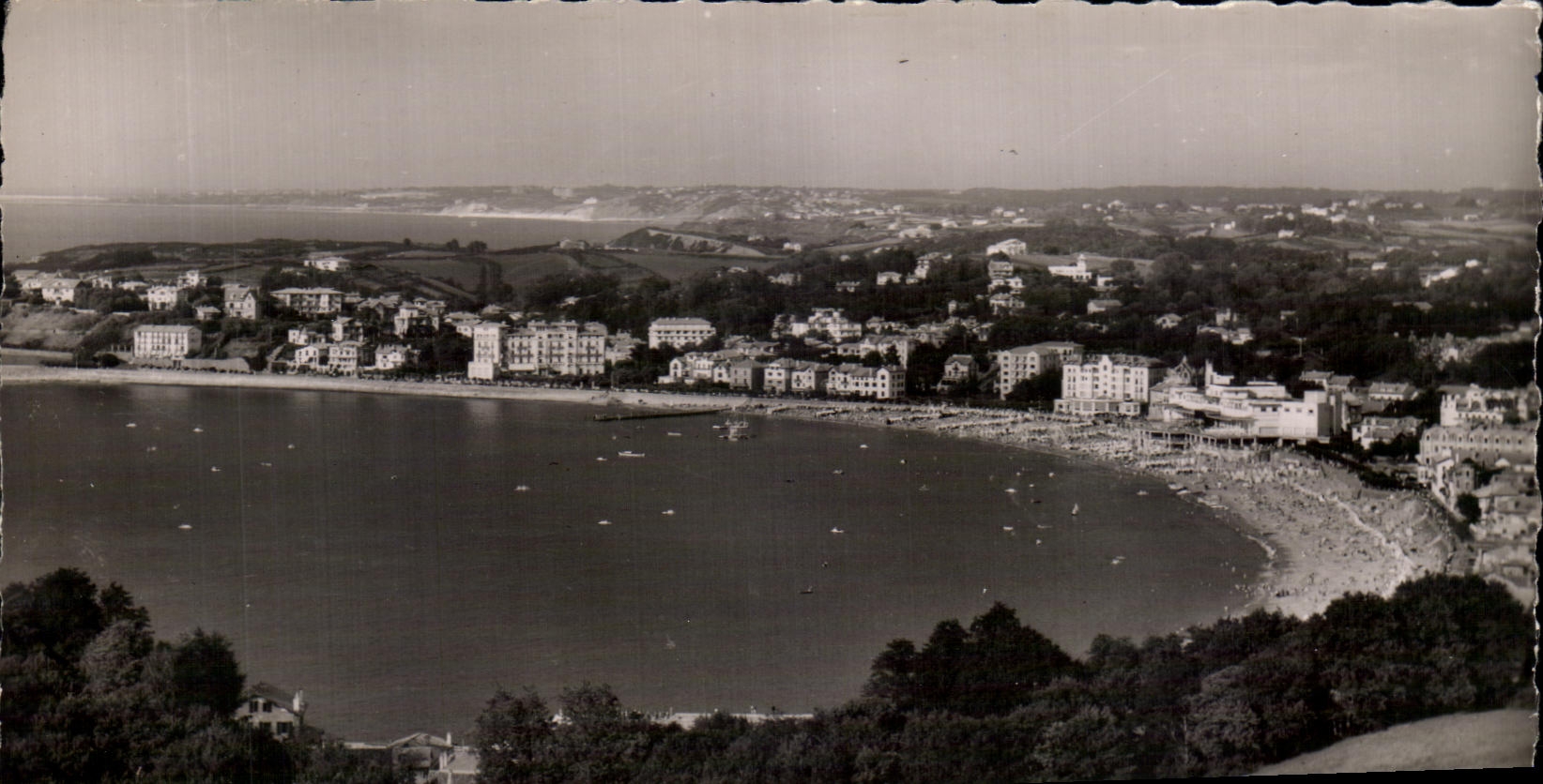 Plage de Nuz — Vue générale — Photomac, Paris
